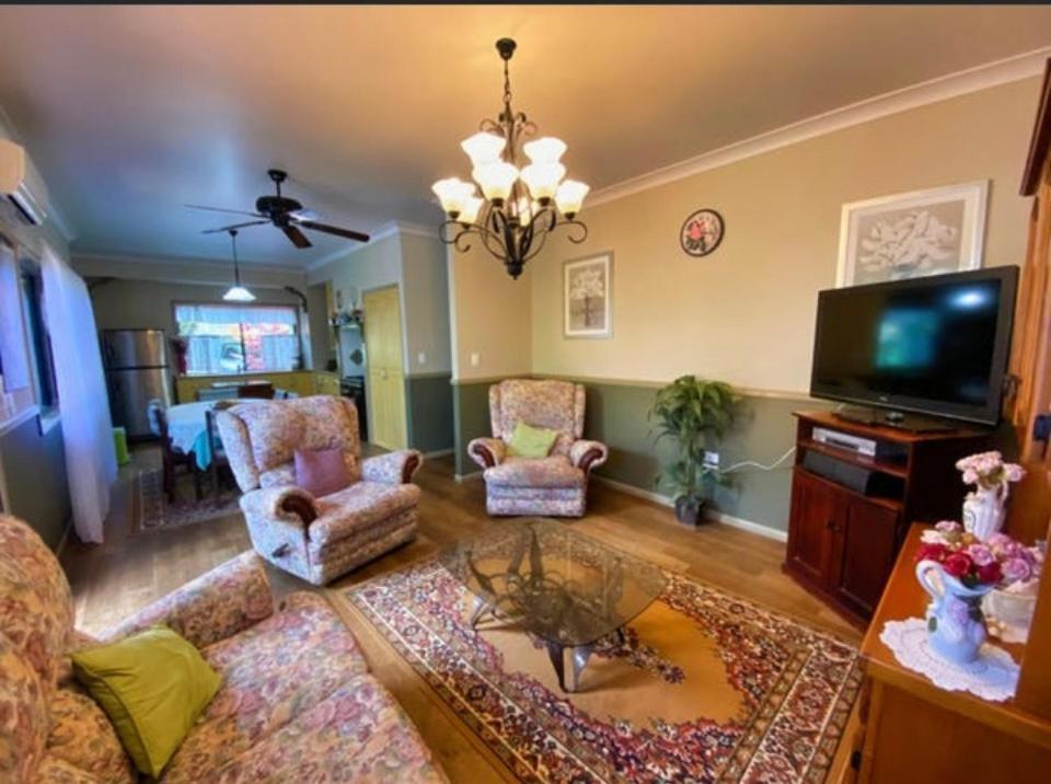 Golden Lace B&B Sarina Luaran gambar